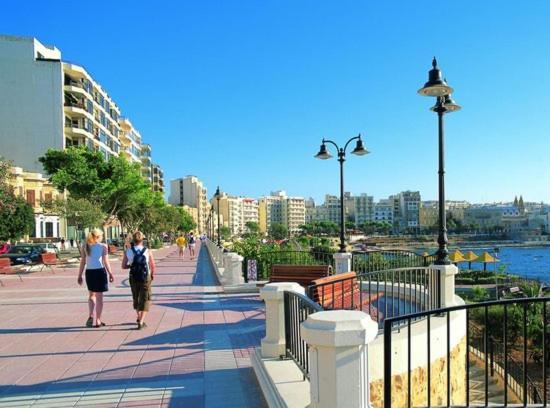 Modern 1Br Apartment In Central St Julian'S Saint Julian's Екстериор снимка